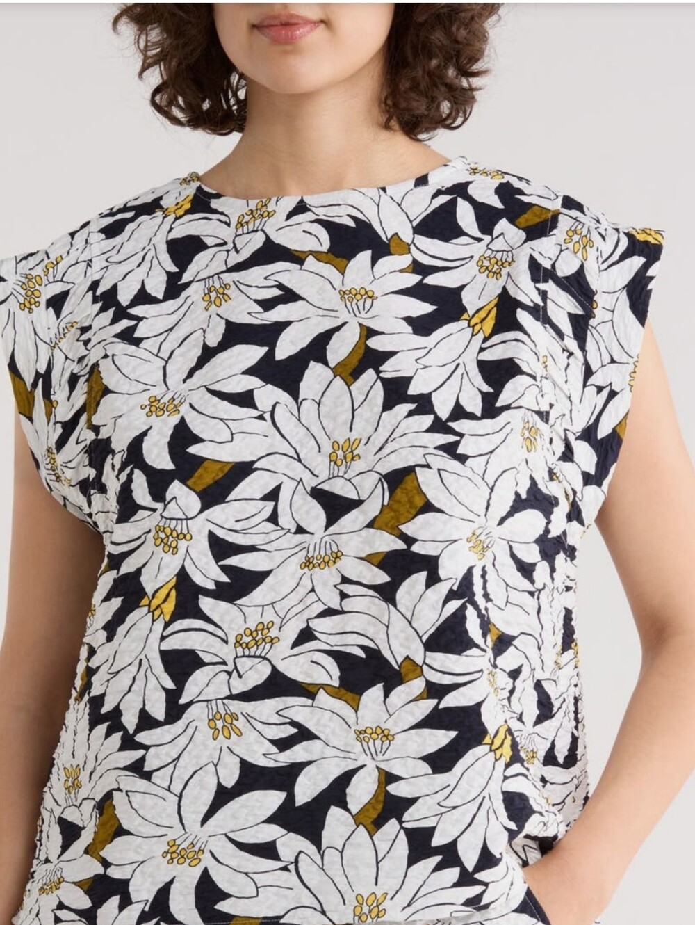 (354) NWT ADRIANNA PAPELL Floral Cap Sleeve Crinkled Top, Size S